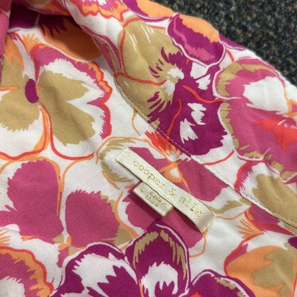 Cooper and Ella short sleeve button down L // 072204 - Picture 2 of 2